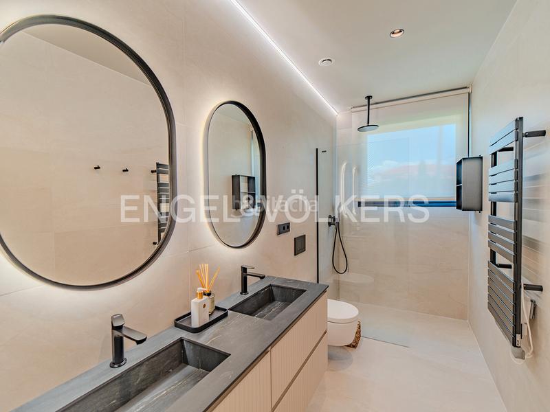 Foto 078b8b99-20cb-4fb5-b569-eb2638d83bf8. Xalet amb calefacció aparcament piscina a Vistahermosa Alicante