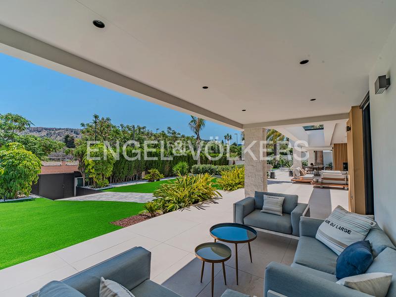 Foto 2401dbd8-3ee0-44e6-8524-028db7c43647. Xalet amb calefacció aparcament piscina a Vistahermosa Alicante