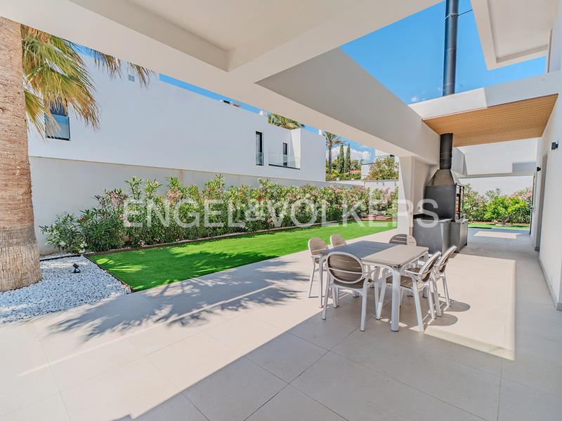 Foto 2a2839ac-4bb7-4f12-8f85-e1a62fa9895b. Xalet amb calefacció aparcament piscina a Vistahermosa Alicante