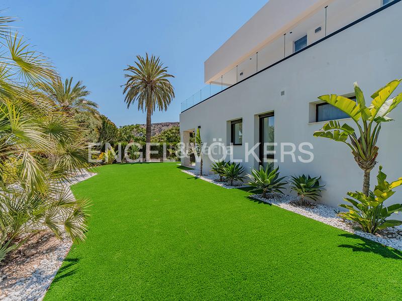 Foto 4de55f57-821a-46cb-a818-bafba8018ea2. Xalet amb calefacció aparcament piscina a Vistahermosa Alicante