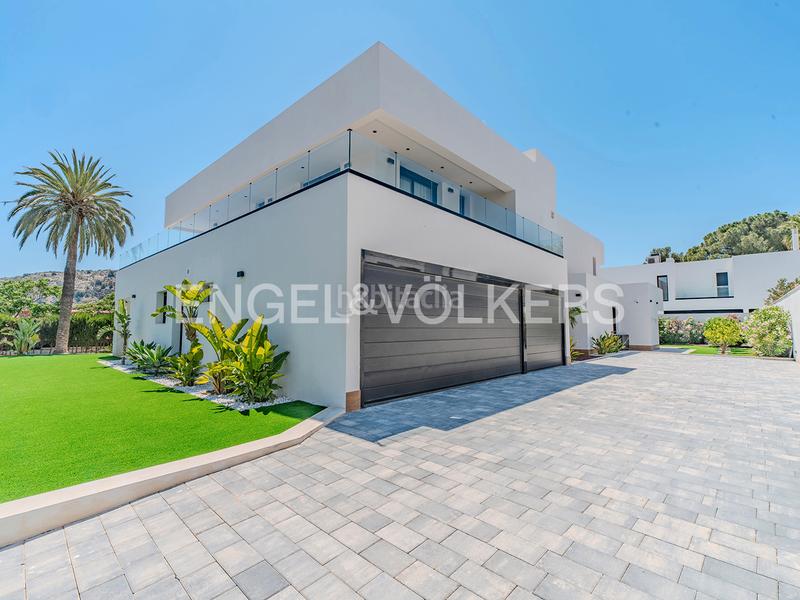 Foto 771de6ef-e81c-4f56-b4c0-e5ece9d00a41. Xalet amb calefacció aparcament piscina a Vistahermosa Alicante