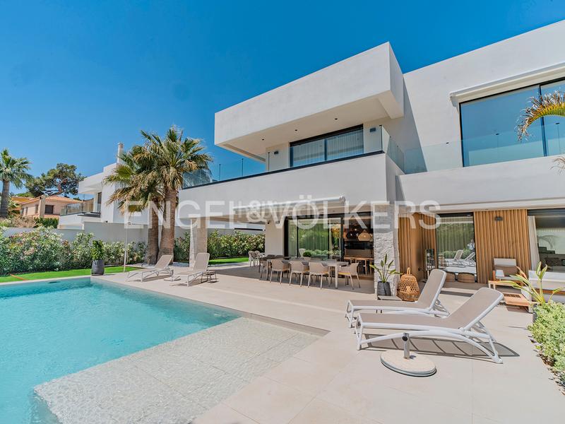 Foto 7a2006b5-6519-422e-8e60-fdf5bd025ef2. Xalet amb calefacció aparcament piscina a Vistahermosa Alicante