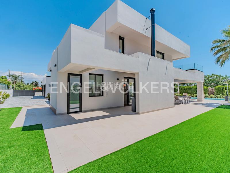 Foto 842c207d-2688-4220-9150-22b96b168bd6. Xalet amb calefacció aparcament piscina a Vistahermosa Alicante