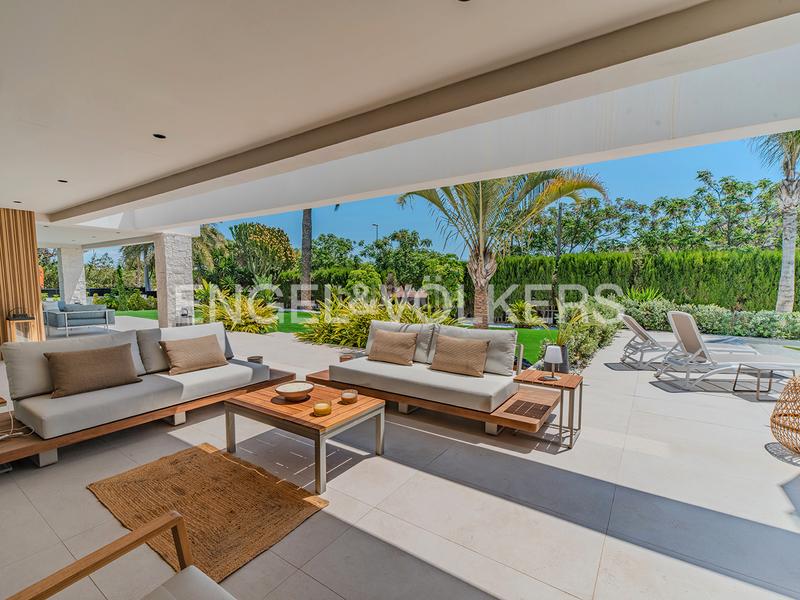 Foto 8cd1cfd7-690d-4d4a-9b8e-31aac71e9e93. Xalet amb calefacció aparcament piscina a Vistahermosa Alicante