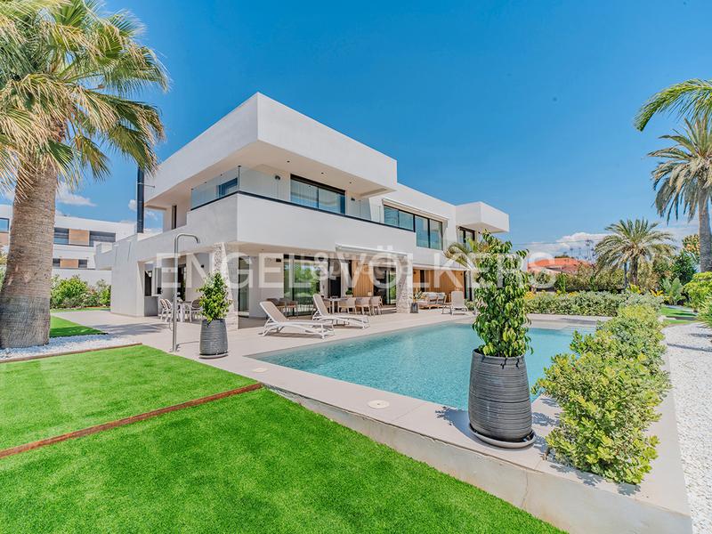 Foto 9777e1ce-8935-445b-90b8-3be3630187ab. Xalet amb calefacció aparcament piscina a Vistahermosa Alicante