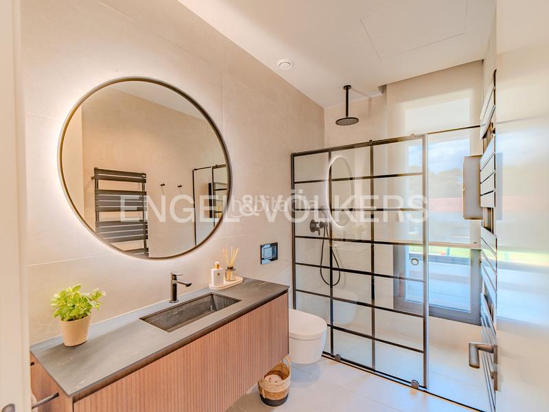 Foto d0acc09e-b1fa-4ebb-97db-94d4cca05f74. Xalet amb calefacció aparcament piscina a Vistahermosa Alicante