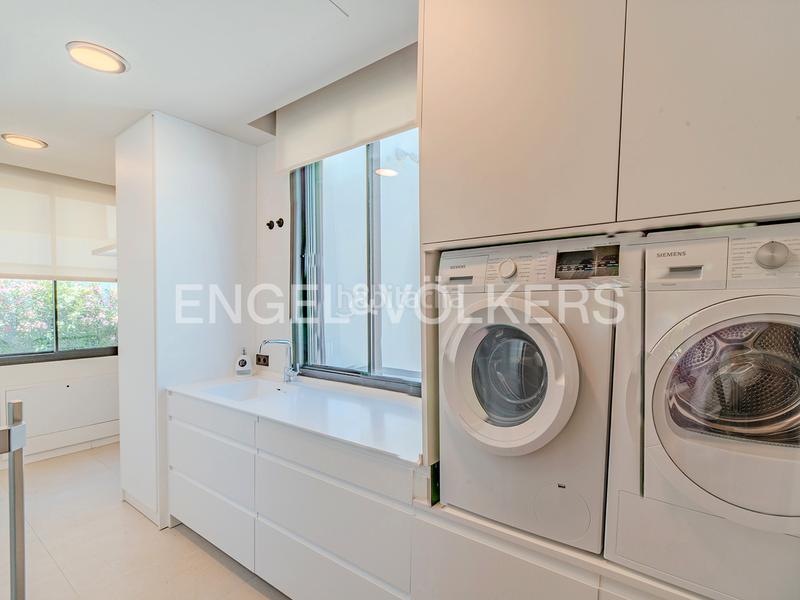 Foto e223a154-33c2-44a8-bfb0-49713972be5a. Xalet amb calefacció aparcament piscina a Vistahermosa Alicante