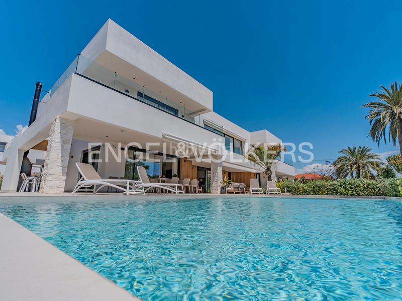 Foto e7e3c204-80c9-437f-9838-912888f3baf3. Xalet amb calefacció aparcament piscina a Vistahermosa Alicante