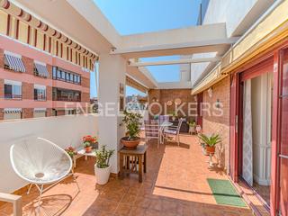 Attique à Carrer arquitecto guardiola 18. Extraordinario ático con gran terraza a un paso del centro
