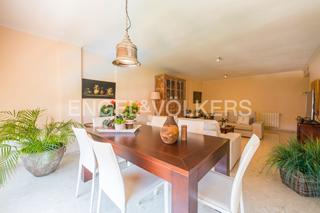 Location Appartement à Avenida de ansaldo 4. Máxima calidez en preciosa urbanización
