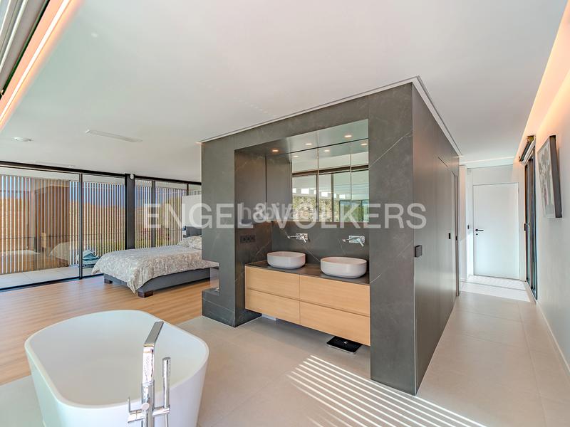 Foto 3ed2348f-c30b-4157-8215-5691bfae502e. Chalet avec chauffage parking piscine dans Santa Faz Alicante