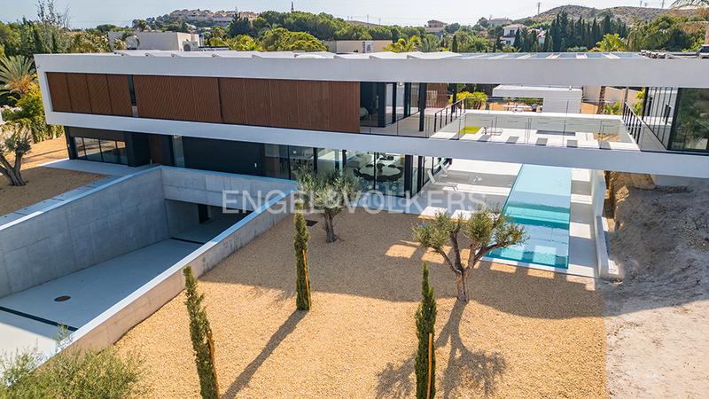 Foto 4fc725dc-9fc7-42bb-8fb1-8d3a745fe58c. Chalet avec chauffage parking piscine dans Santa Faz Alicante