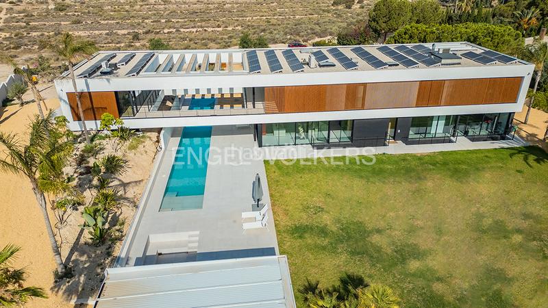 Foto 72b399ce-1219-426d-8583-7c49ec65d1cf. Chalet avec chauffage parking piscine dans Santa Faz Alicante