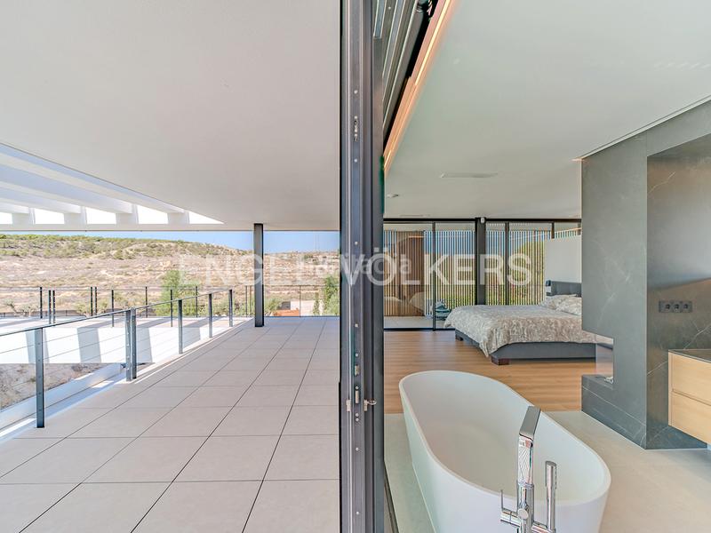 Foto d7f025a7-2745-49ca-8c17-315ea5e8678f. Chalet avec chauffage parking piscine dans Santa Faz Alicante