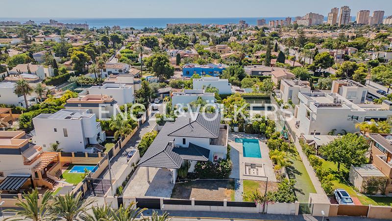 Foto 2b32943f-984b-45ab-bf6d-1ed45fa818a2. Xalet amb calefacció aparcament piscina a La Font-Mezquitas San Juan de Alicante