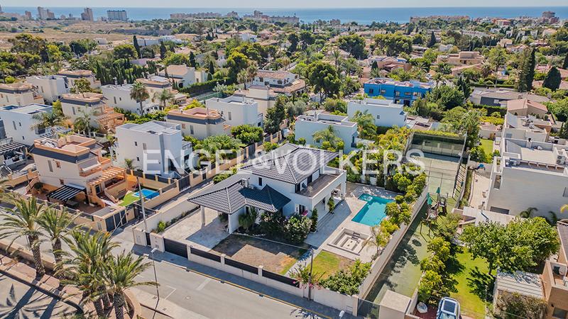 Foto 6086b092-100b-4f22-aa9e-94d8030fec07. Xalet amb calefacció aparcament piscina a La Font-Mezquitas San Juan de Alicante