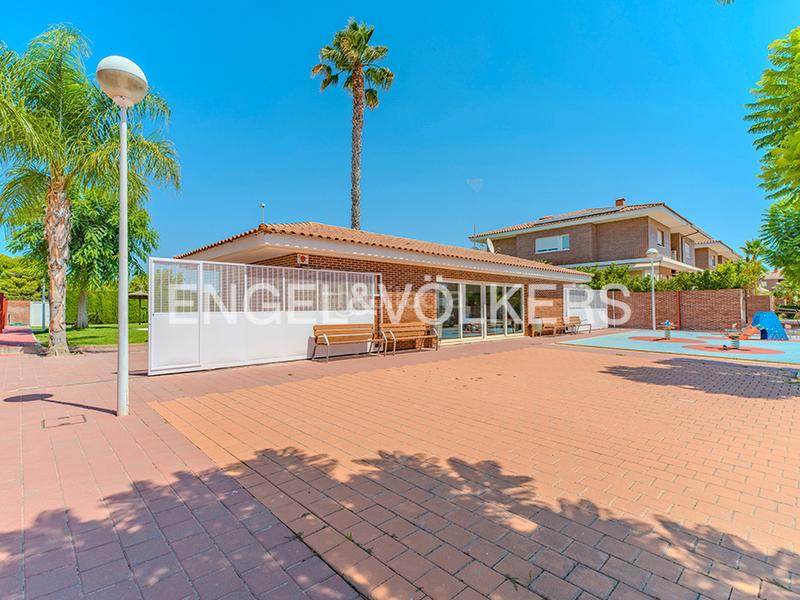 Foto 15867a96-bb77-420d-b186-345901907e05. Casa aparellada a carrer pintor el greco 8 a Almajada-Ravel Mutxamel