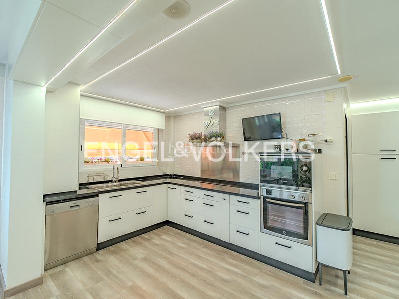 Foto 23bd72ef-5d92-4995-af03-b2b6bf513bbd. Casa aparellada a carrer pintor el greco 8 a Almajada-Ravel Mutxamel