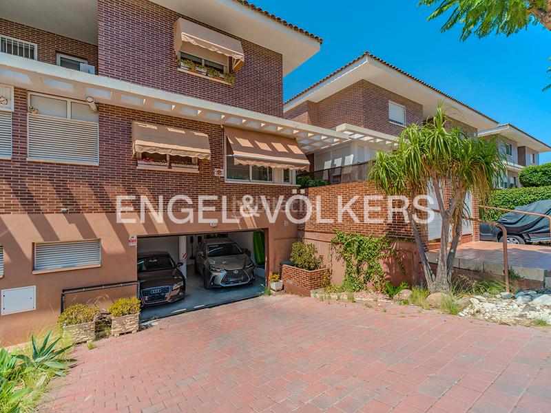 Foto 4691d83b-9da1-4e1d-8b94-9f9135af4981. Casa aparellada a carrer pintor el greco 8 a Almajada-Ravel Mutxamel