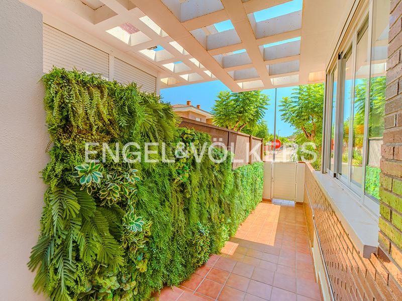 Foto 76928242-2a90-4129-a3f4-884a82999ad4. Casa aparellada a carrer pintor el greco 8 a Almajada-Ravel Mutxamel