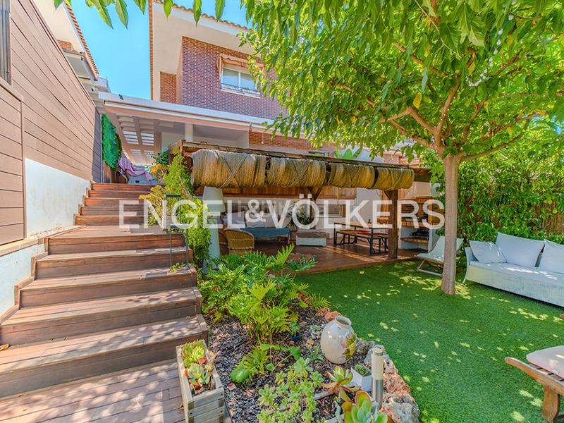 Foto 7b545bd9-7e6e-4e9f-8550-964d816ea900. Casa aparellada a carrer pintor el greco 8 a Almajada-Ravel Mutxamel