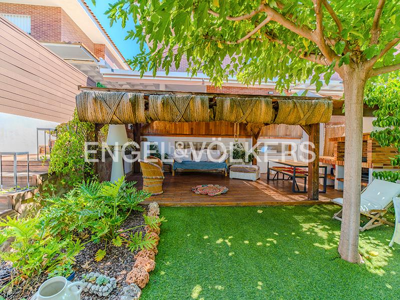 Foto 7c59d86e-d6b0-4d15-873d-0d2469e8f599. Casa aparellada a carrer pintor el greco 8 a Almajada-Ravel Mutxamel