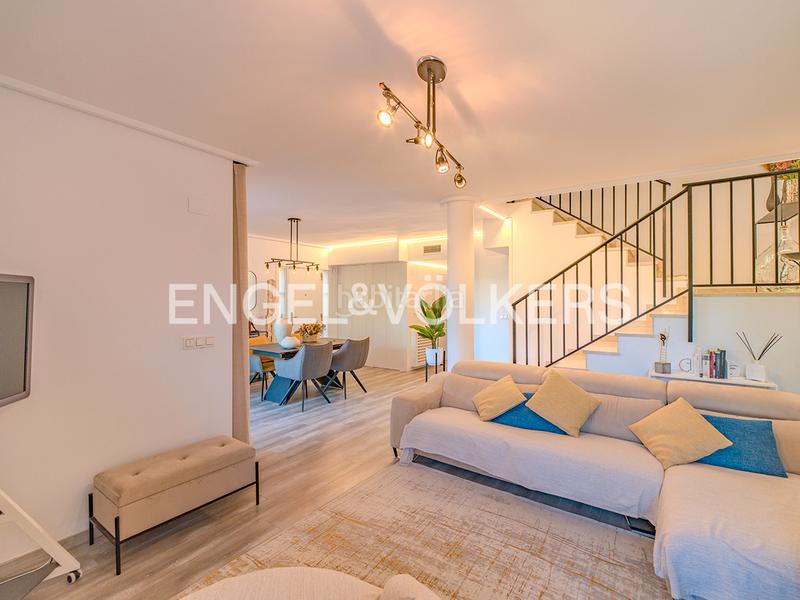 Foto a98b1f61-6930-4dfe-af6f-c4915f0345da. Casa aparellada a carrer pintor el greco 8 a Almajada-Ravel Mutxamel