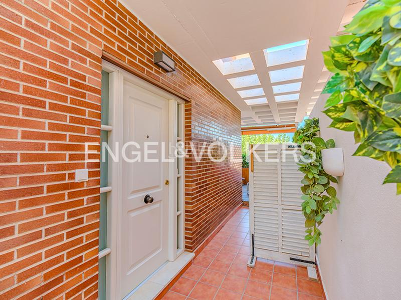 Foto ad629f36-95b8-4b63-9326-a2c125af20ba. Casa aparellada a carrer pintor el greco 8 a Almajada-Ravel Mutxamel