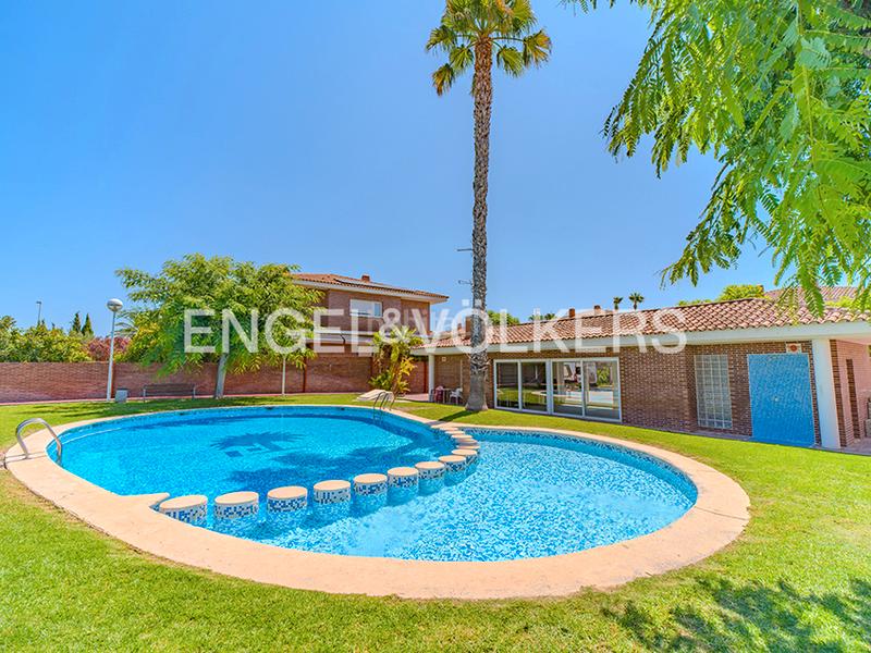 Foto b83ac6a2-749f-4d0b-a2cc-e8767017907f. Casa aparellada a carrer pintor el greco 8 a Almajada-Ravel Mutxamel