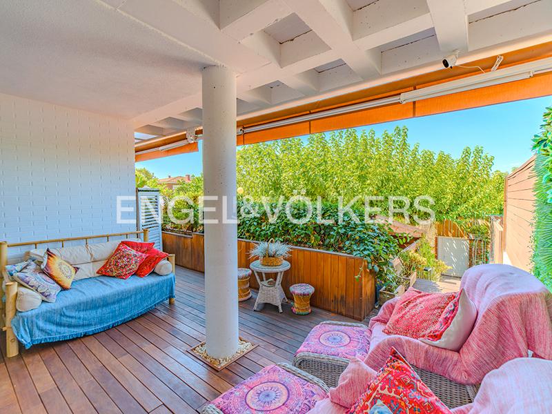 Foto fa3e496a-3556-4744-b7f6-294f9d9b2077. Casa aparellada a carrer pintor el greco 8 a Almajada-Ravel Mutxamel