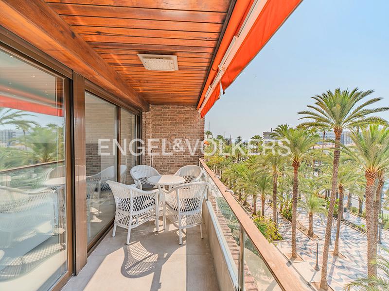 Foto 035460d4-e36b-4e1d-aa7c-15c591cf19ff. Appartamento in calle san fernando 13 in Casco Antiguo - Sta. Cruz - Ayuntamiento Alicante