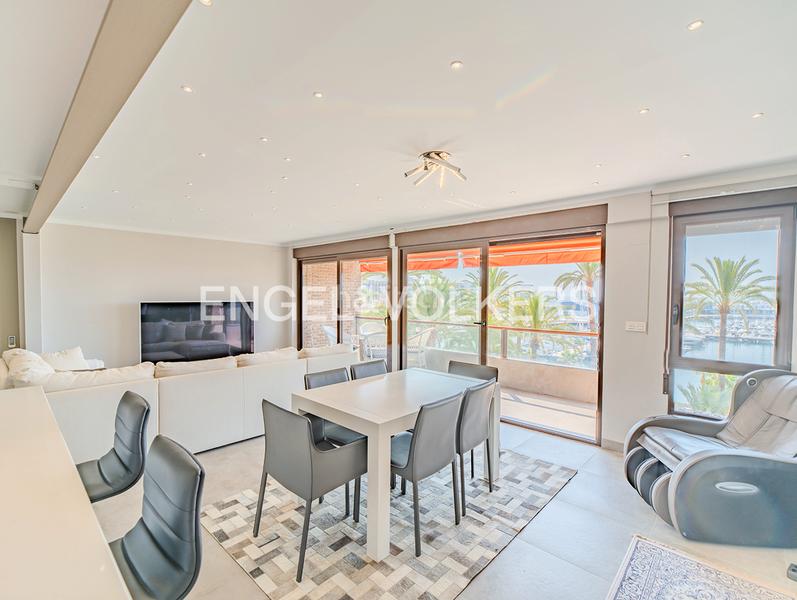 Foto 708718eb-c420-4f12-9877-c46e5af8199e. Appartamento in calle san fernando 13 in Casco Antiguo - Sta. Cruz - Ayuntamiento Alicante