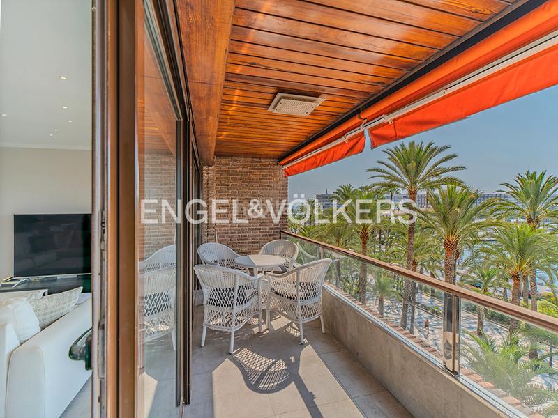 Foto fc7c43d1-13dc-4799-8434-29649a049945. Appartamento in calle san fernando 13 in Casco Antiguo - Sta. Cruz - Ayuntamiento Alicante