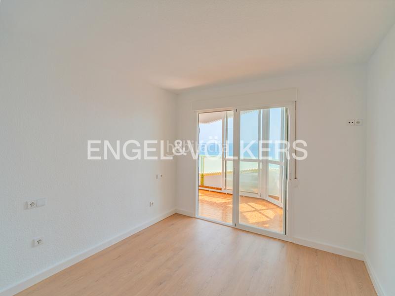 Foto 0d0eed44-f465-49af-a741-935a3d1c0839. Alquiler piso en avenida de niza 2 un lujo moderno frente al mar en Alicante