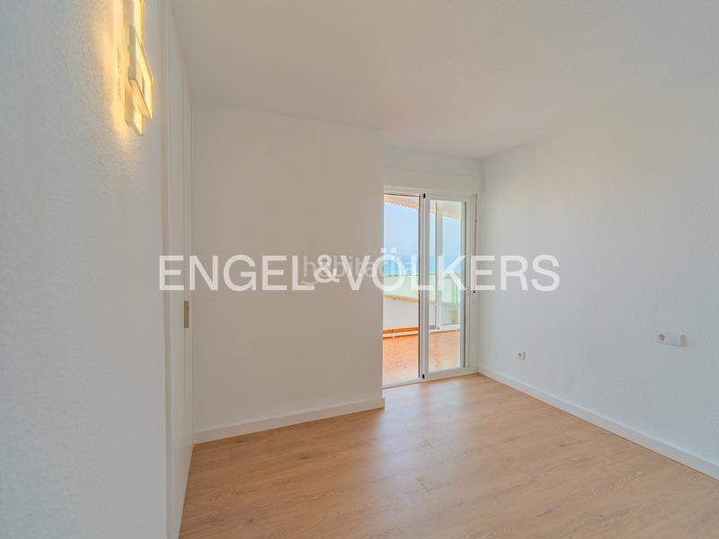 Foto 36082384-e335-4f7c-bd6d-d1c91a6a3b76. Alquiler piso en avenida de niza 2 un lujo moderno frente al mar en Alicante