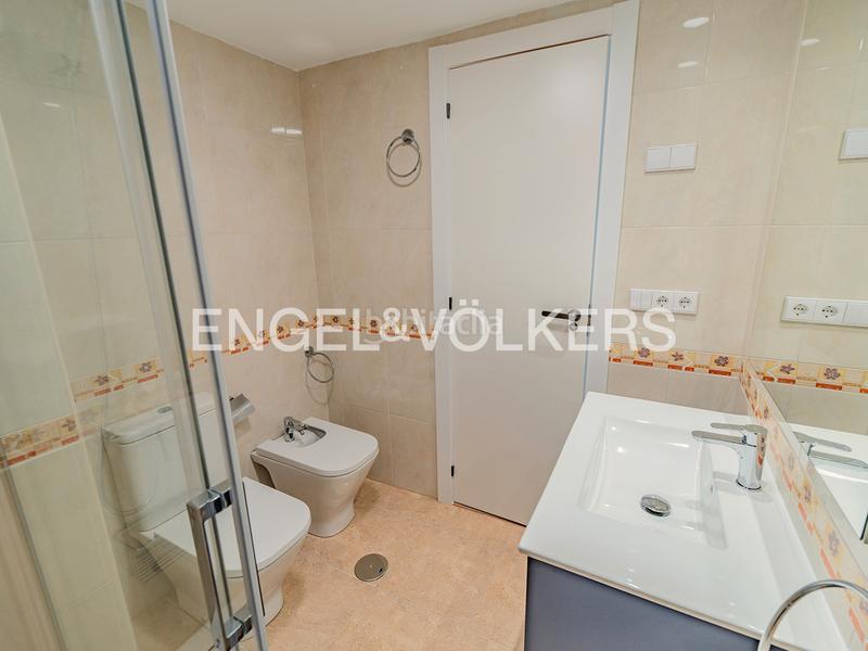 Foto 6312bd37-3900-43ae-b4b9-042585d9c20d. Alquiler piso en avenida de niza 2 un lujo moderno frente al mar en Alicante