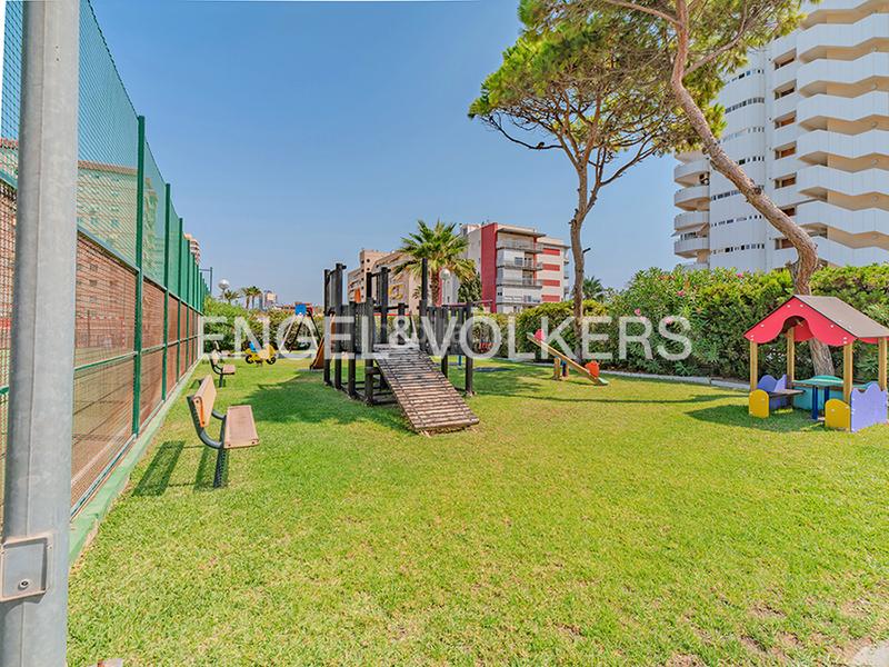 Foto ab8a96c5-3074-4348-bdbc-57471488de0e. Alquiler piso en avenida de niza 2 un lujo moderno frente al mar en Alicante