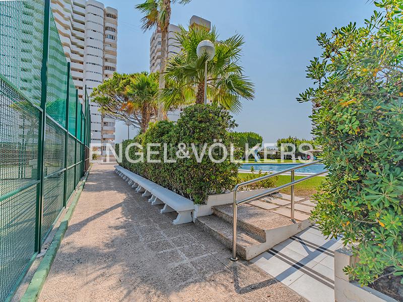 Foto bc31598a-68bd-4e32-ba56-87c573208c68. Alquiler piso en avenida de niza 2 un lujo moderno frente al mar en Alicante
