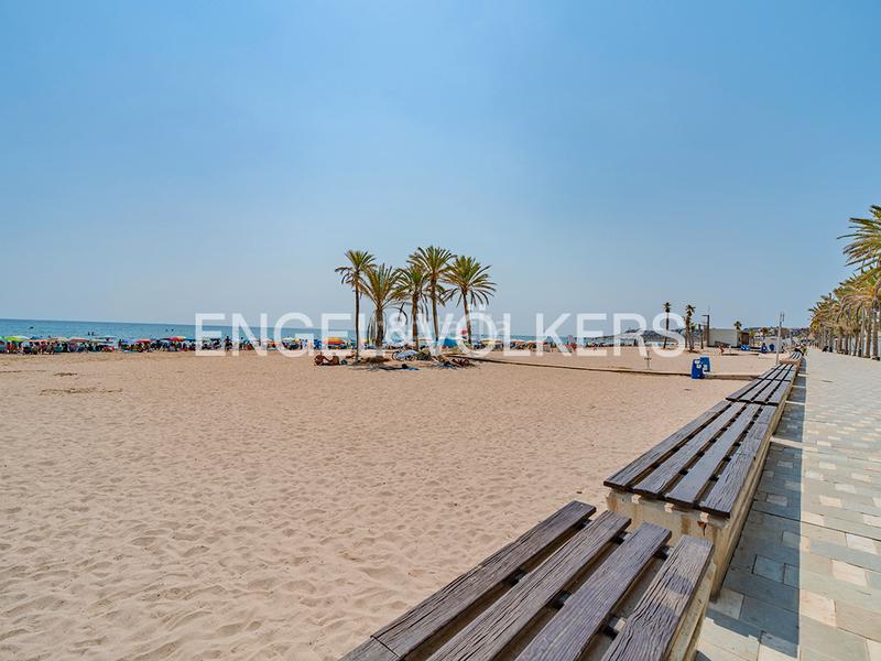 Foto c25aee51-613c-43b7-93e3-7e18bdb25aac. Alquiler piso en avenida de niza 2 un lujo moderno frente al mar en Alicante