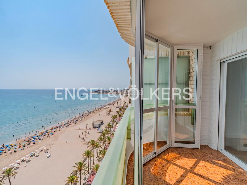 Foto d93743fa-7b63-4871-8eba-f0ad3ce083d7. Alquiler piso en avenida de niza 2 un lujo moderno frente al mar en Alicante