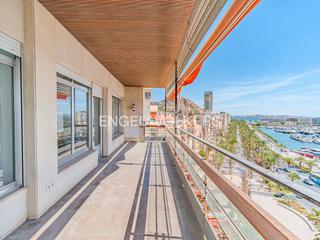 Pis  Avenida de ramón y cajal 3. Luz, vistas y carácter frente al mar