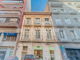 Edifici a Calle josé gutiérrez petén 3. Edificio con carácter junto al mercado central