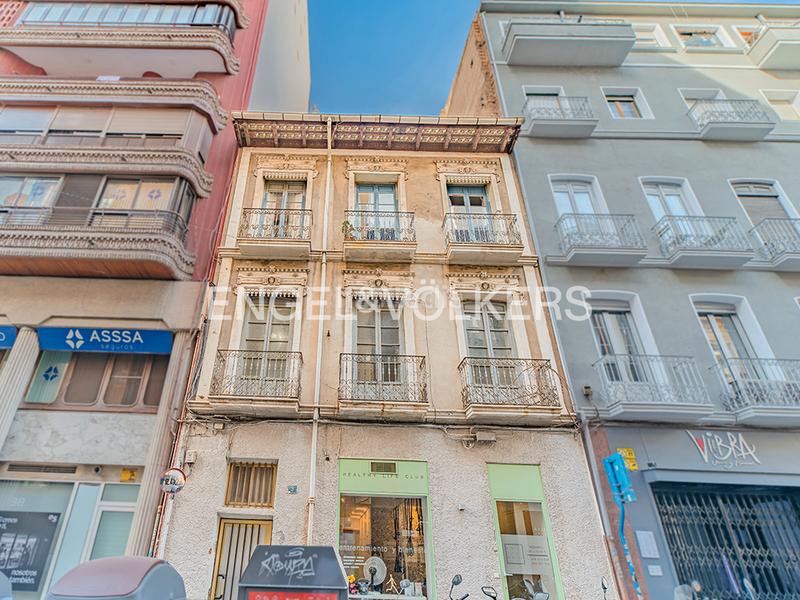 Foto 3b23c47f-6b2d-4222-a1c9-ac249061089a. Gebäude in calle josé gutiérrez petén 3 in Mercado Alicante