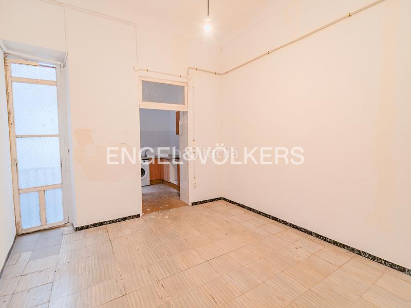 Foto b43fca30-2471-4c35-8dc0-c40910022022. Gebäude in calle josé gutiérrez petén 3 in Mercado Alicante