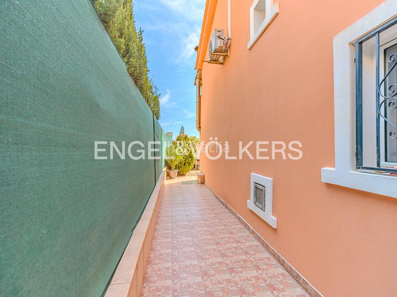 Foto 250098bc-64f3-458a-9dd1-119124c720b4. Chalet encantador chalet con piscina en Centro Mutxamel