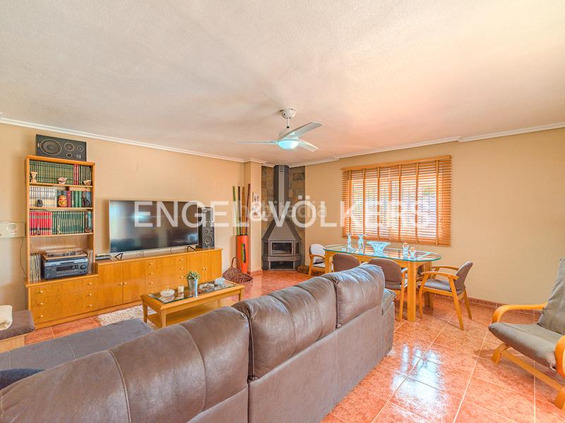 Foto 39563233-d04a-4356-a7d4-9b63d3cb924e. Chalet encantador chalet con piscina en Centro Mutxamel