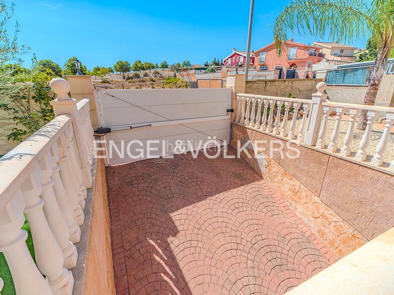 Foto 94c03229-38f8-4093-8e21-c6af56a01630. Chalet encantador chalet con piscina en Centro Mutxamel