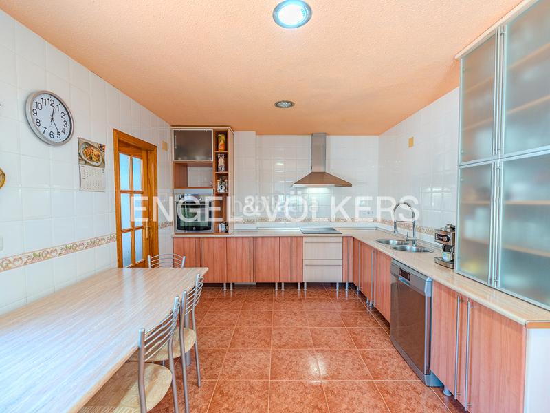 Foto a790afaa-98c0-4a7d-8955-72ab3009eb00. Chalet encantador chalet con piscina en Centro Mutxamel