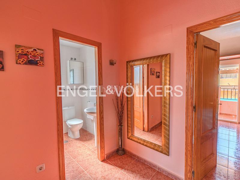 Foto b7bc53f2-3f13-4a83-9217-a4fd3e1a82e0. Chalet encantador chalet con piscina en Centro Mutxamel