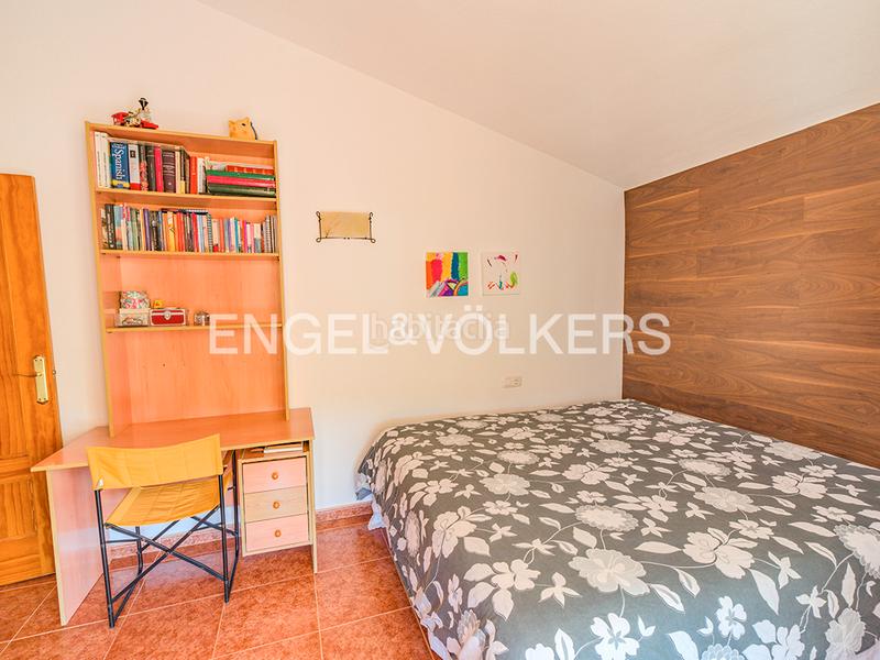 Foto cc8b93c8-77cd-4fe9-b3e2-d45faedc9a36. Chalet encantador chalet con piscina en Centro Mutxamel